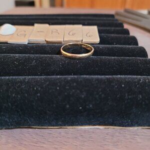 Item # GR66  14K Gold 3mm Band Ring Size 8
